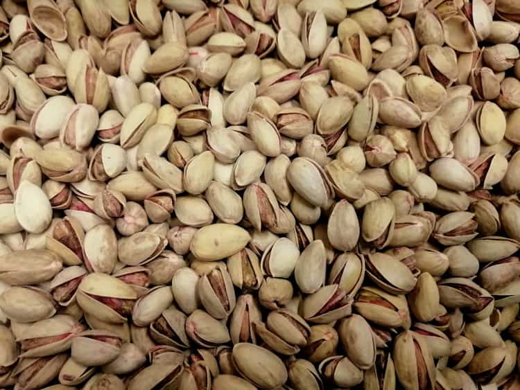 پسته اکبری خام و تازه با ارزش غذایی بالا